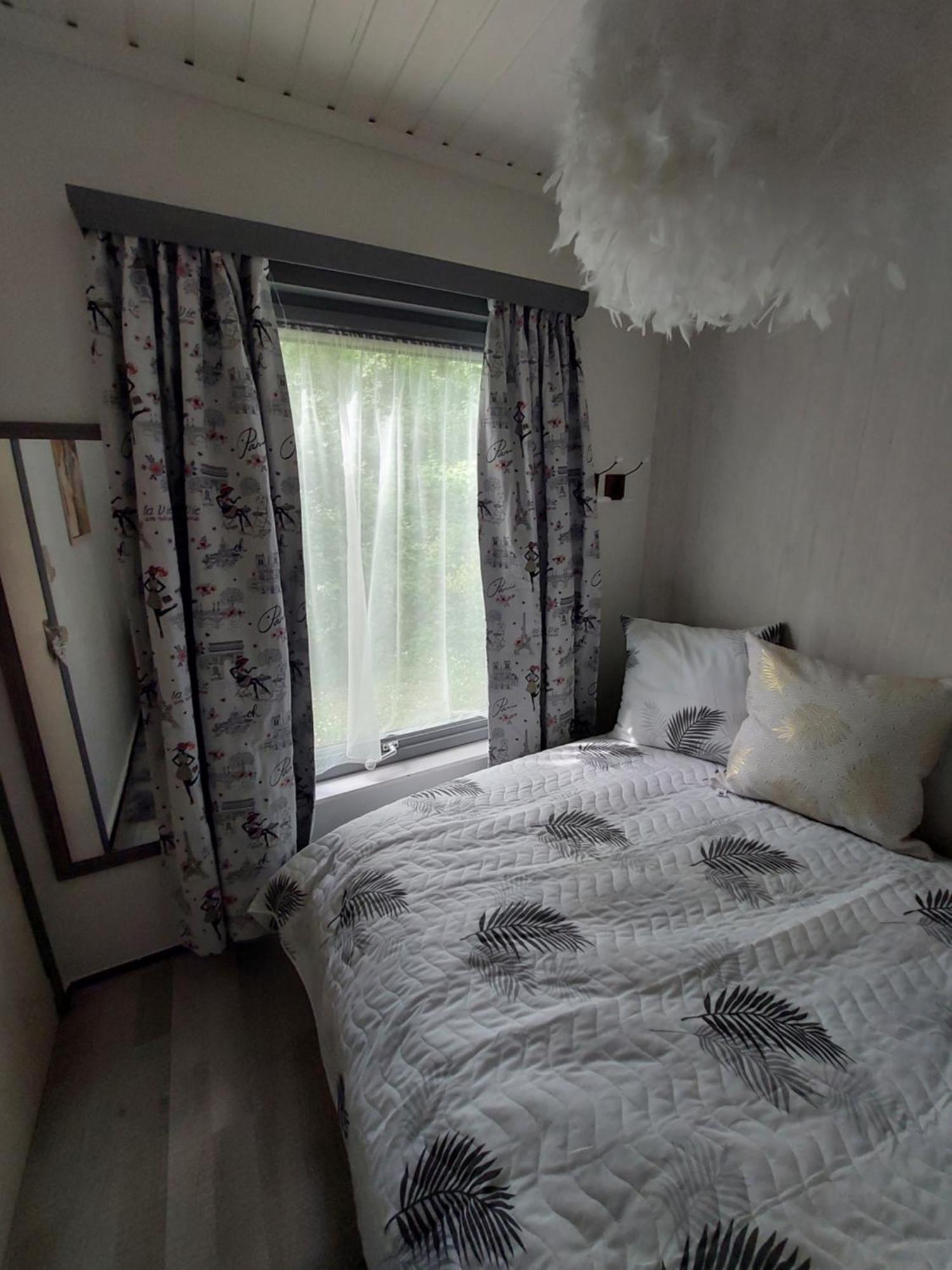 Le Petit Chalet - Bungalow Waulsort 外观 照片